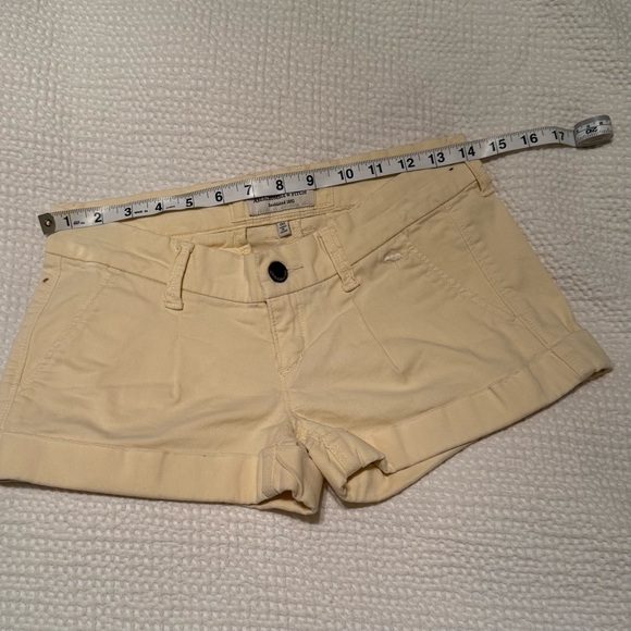 Abercrombie & Fitch | pleated shorts - Picture 3 of 3